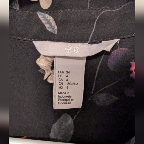 Floral Blouse, Black, Size 4 - Picture 3 of 4